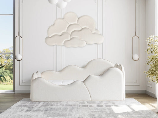 Kinderbett Noa (inkl. Wandpaneel) – Wolken-Design & Orthopädische Matratze