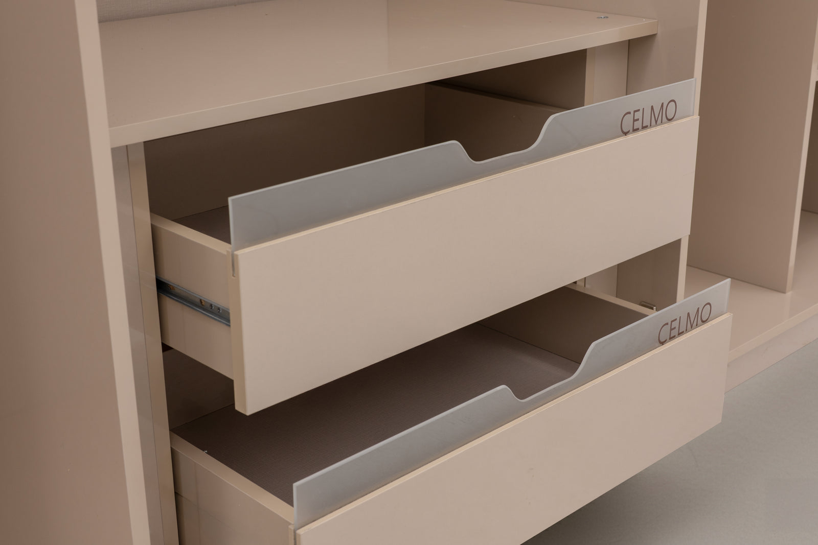 Porto Kleiderschrank