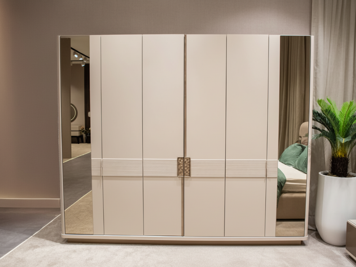 Latte Kleiderschrank