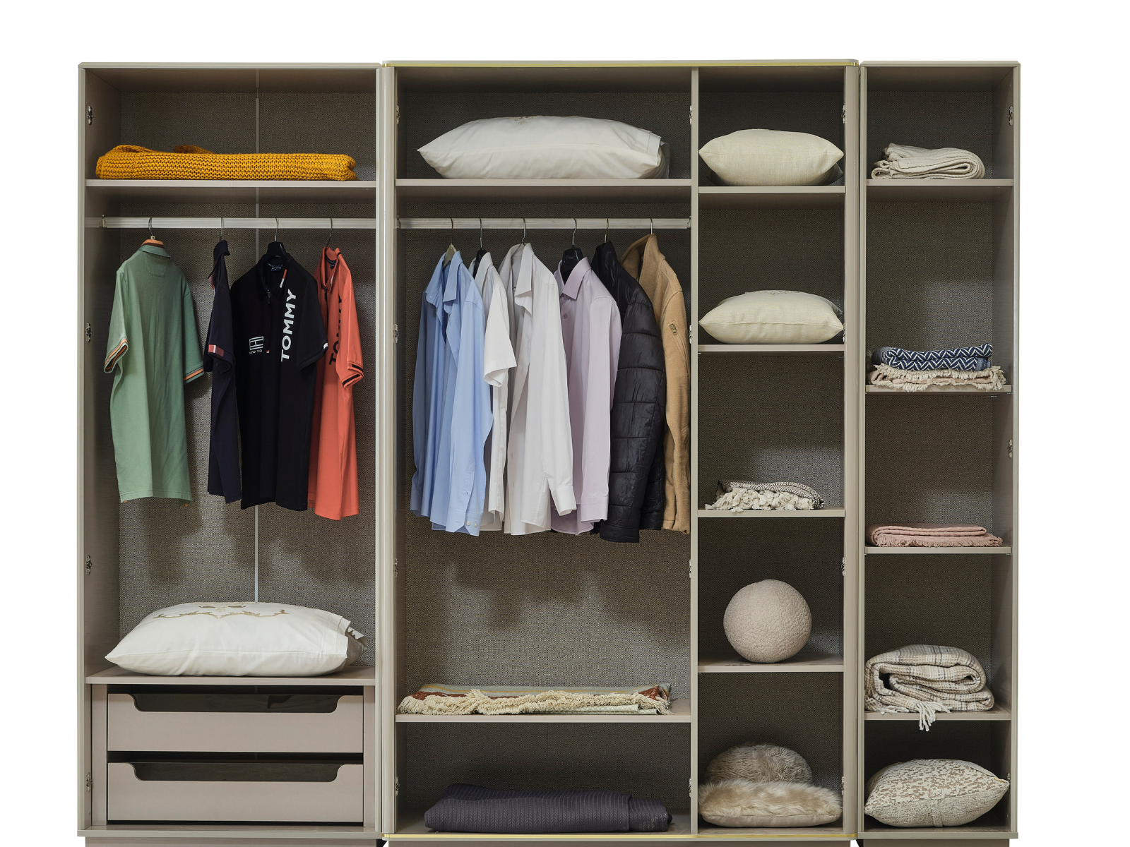 Delüx Kleiderschrank