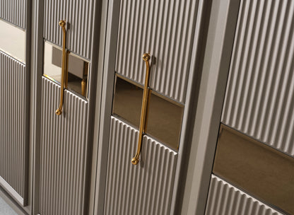 Lexus Grau Kleiderschrank