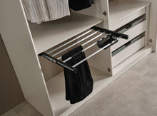 Latte Kleiderschrank