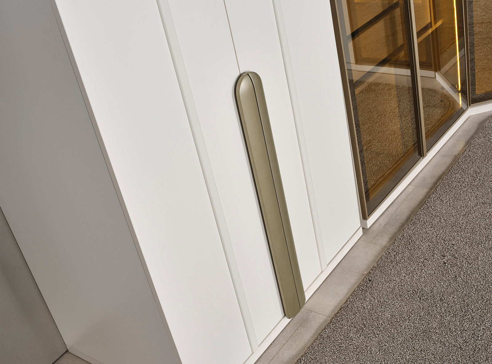 Viola Kleiderschrank