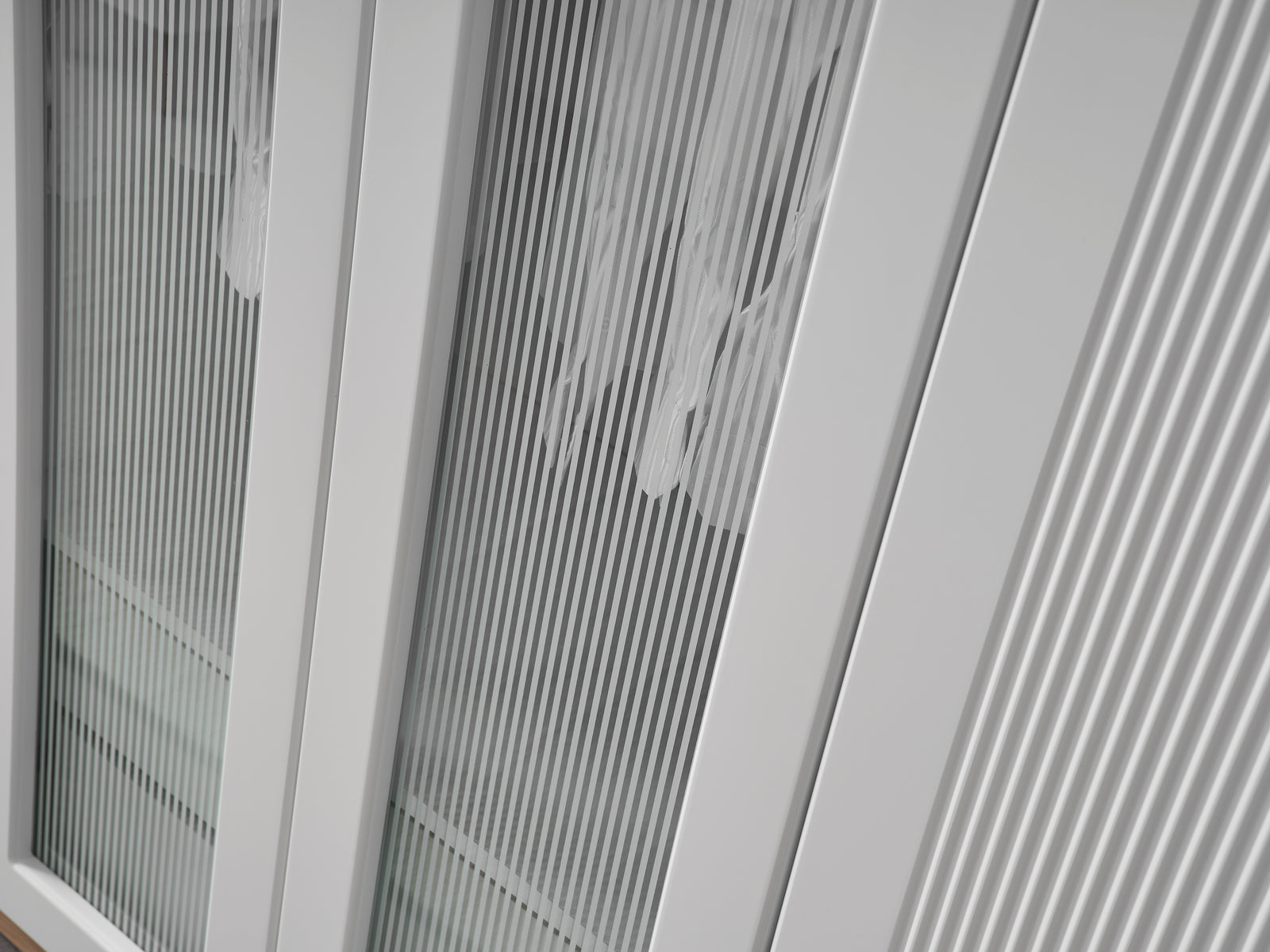 Nergis Kleiderschrank