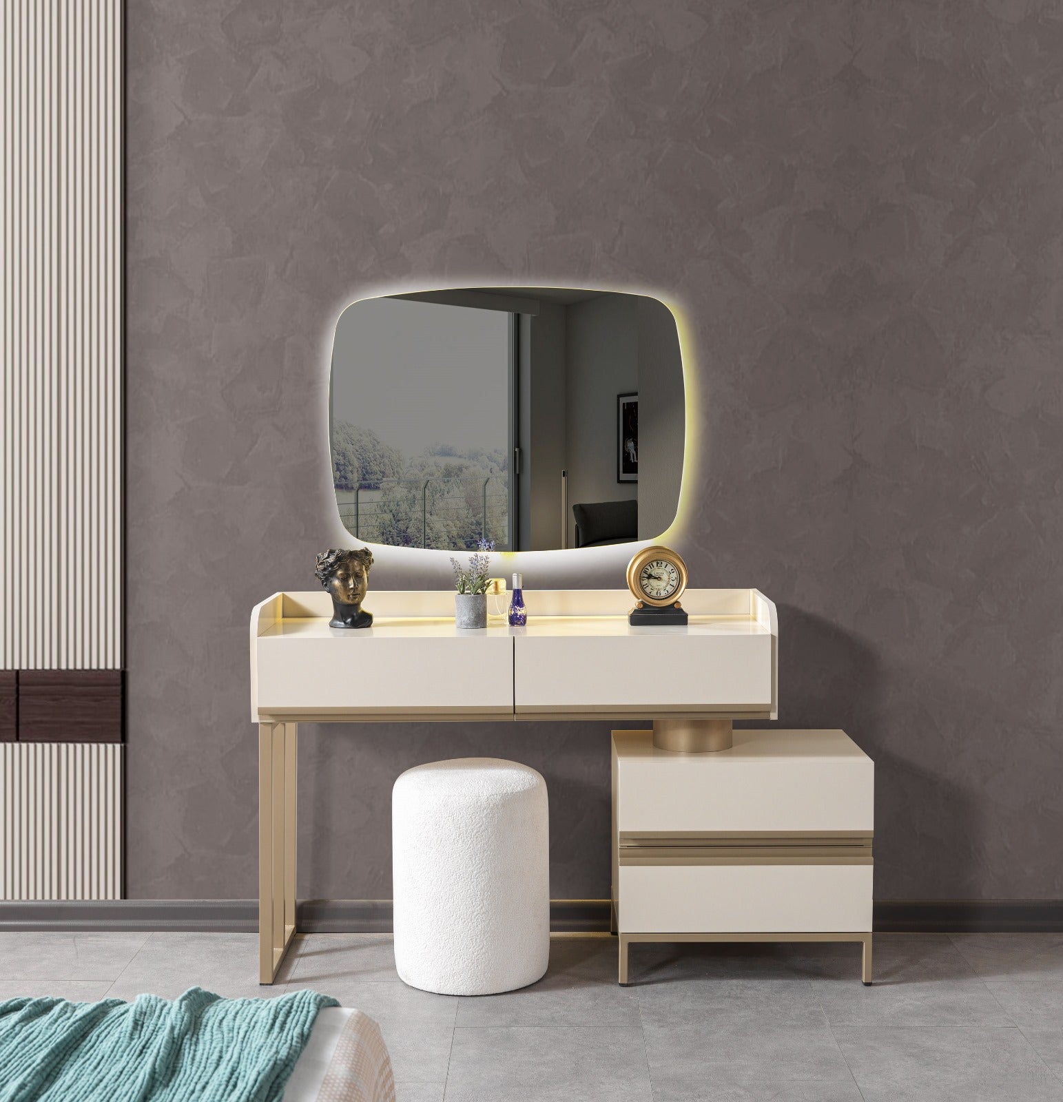 Eylül Schminkkommode