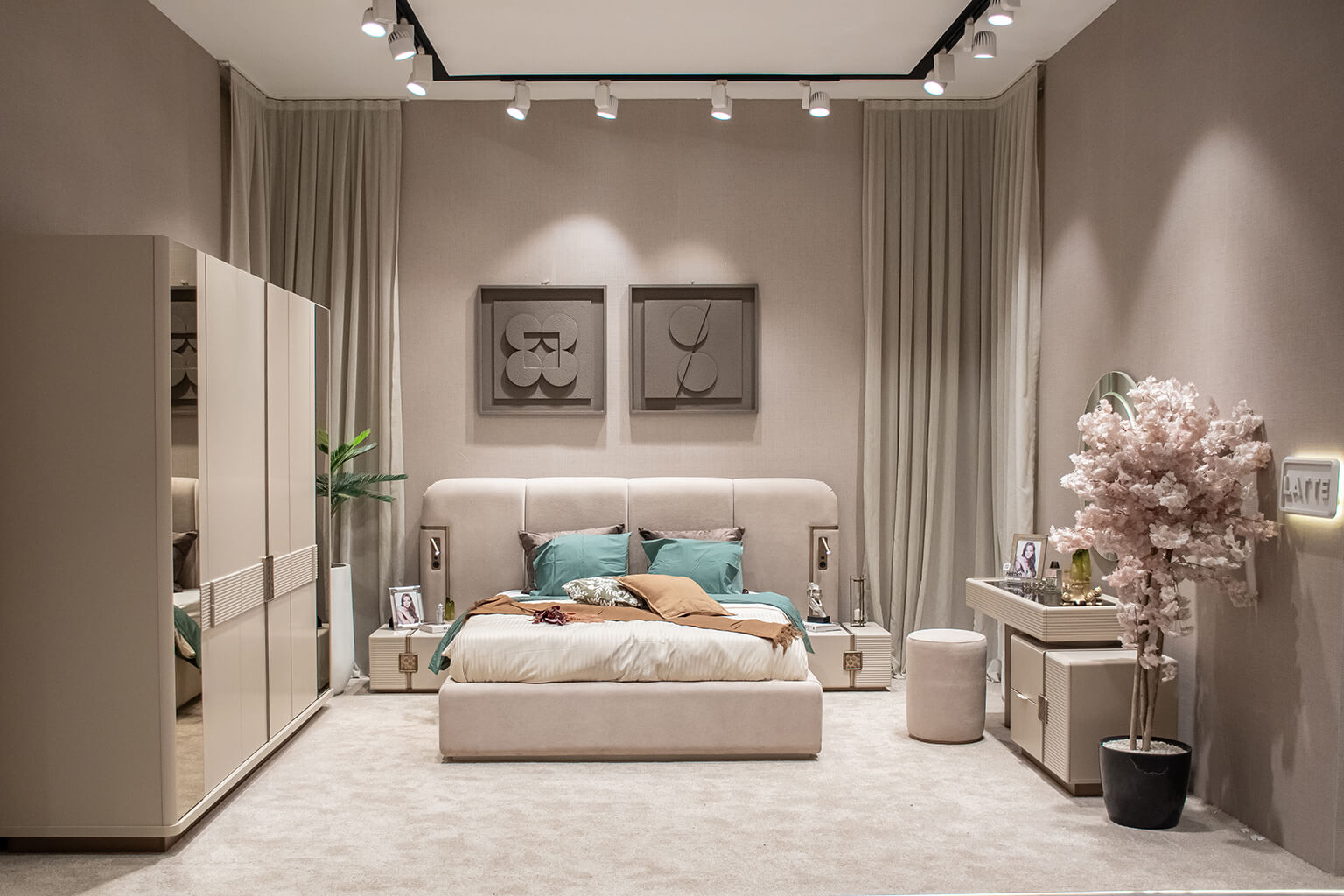 Latte Bett mit Bettkasten 160x200 cm