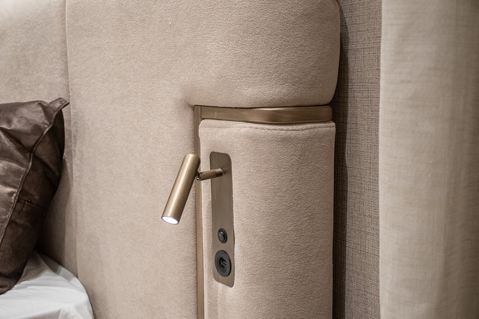 Latte Bett mit Bettkasten 160x200 cm