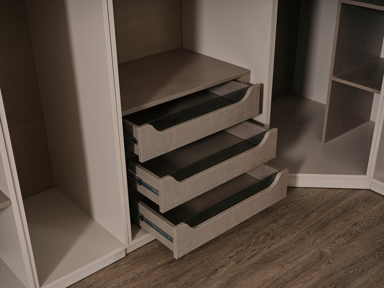 Truva Kleiderschrank