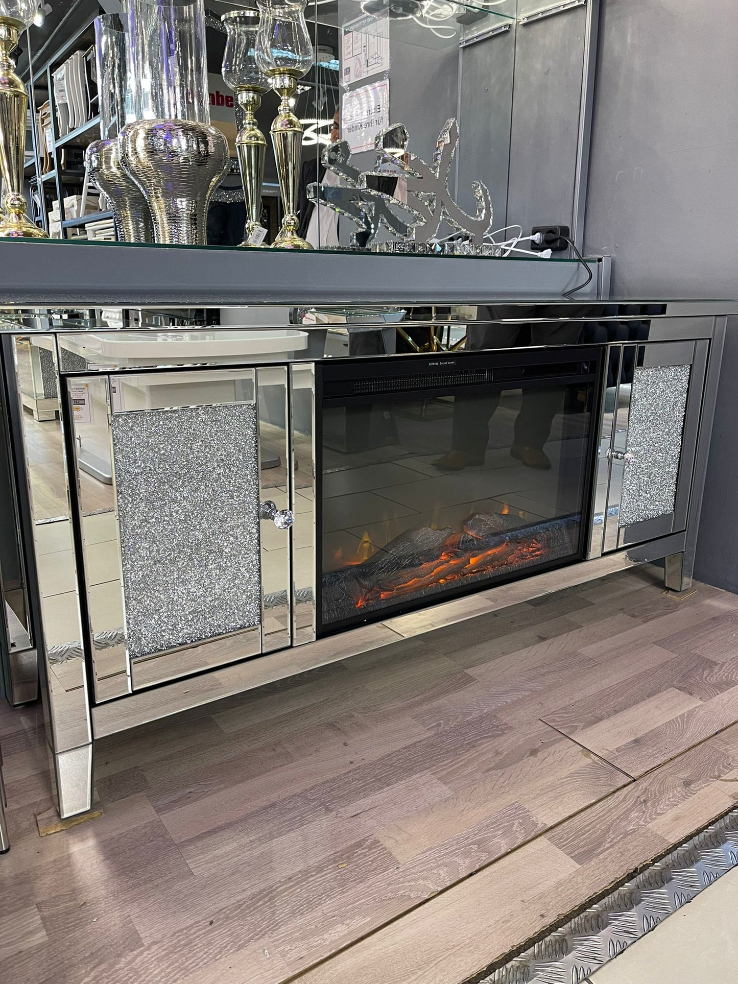 Stellar TV-Tisch mit Kamin