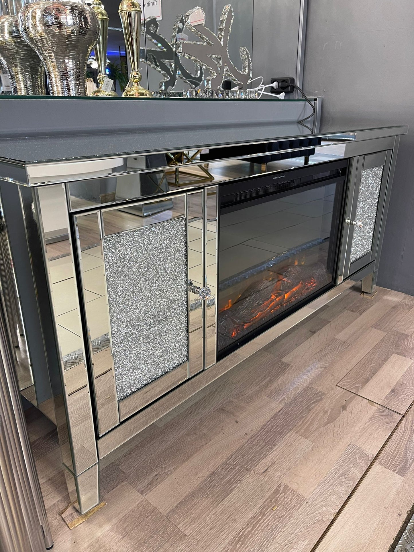 Stellar TV-Tisch mit Kamin