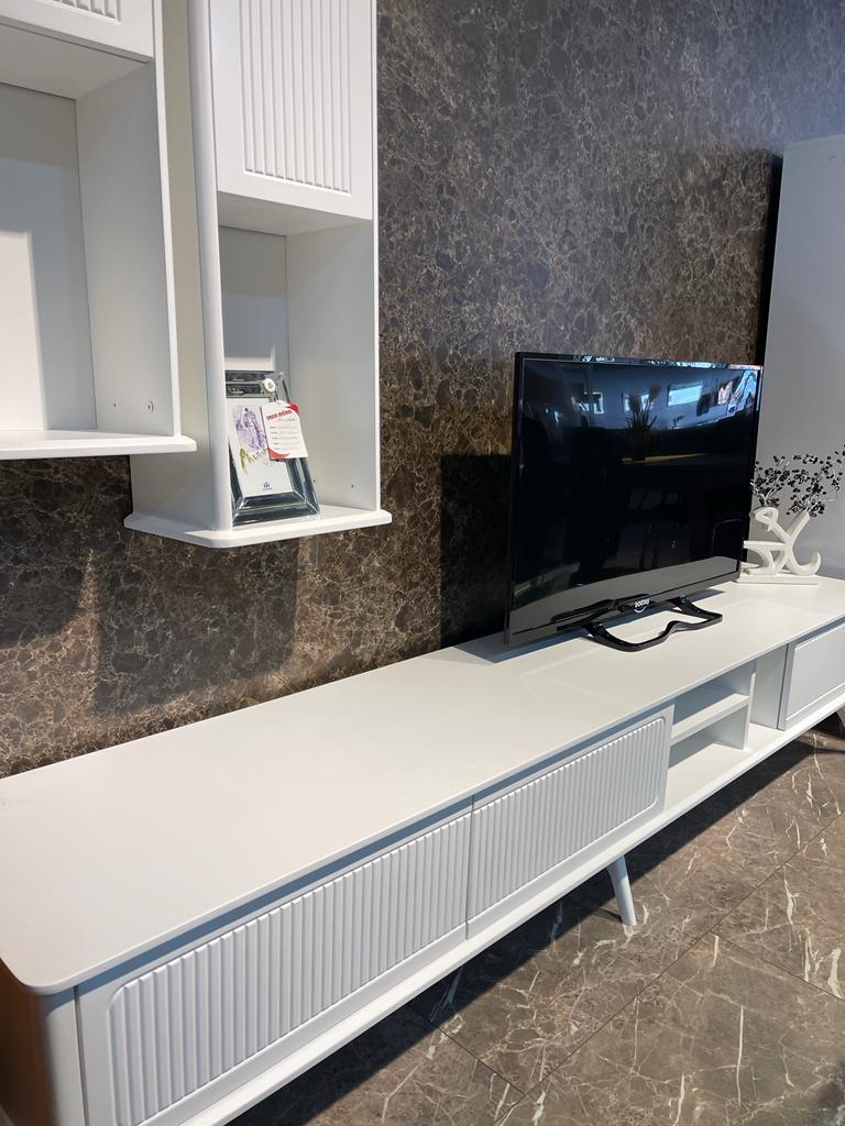 Melisa TV-Tisch mit Vitrine