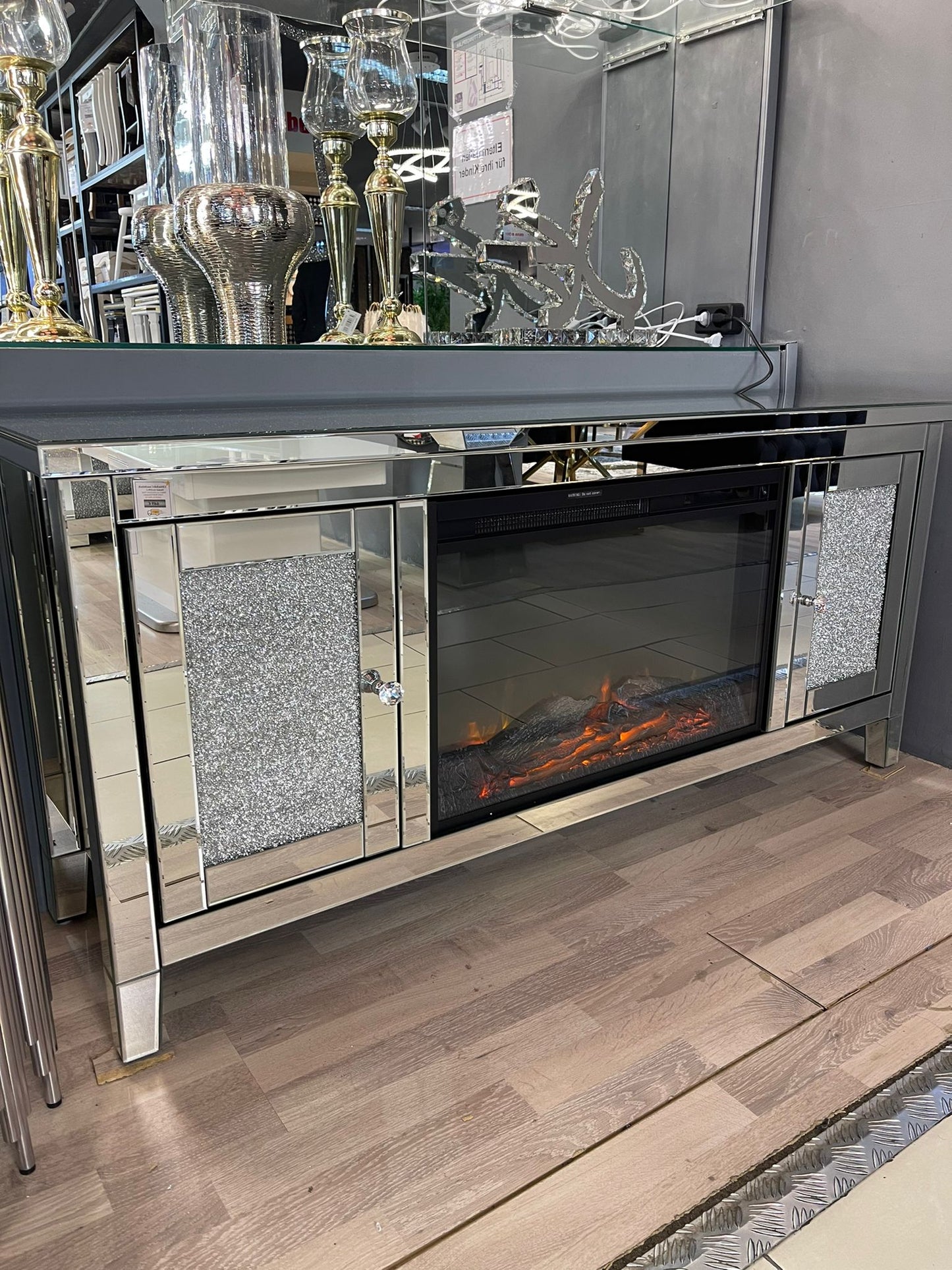 Stellar TV-Tisch mit Kamin